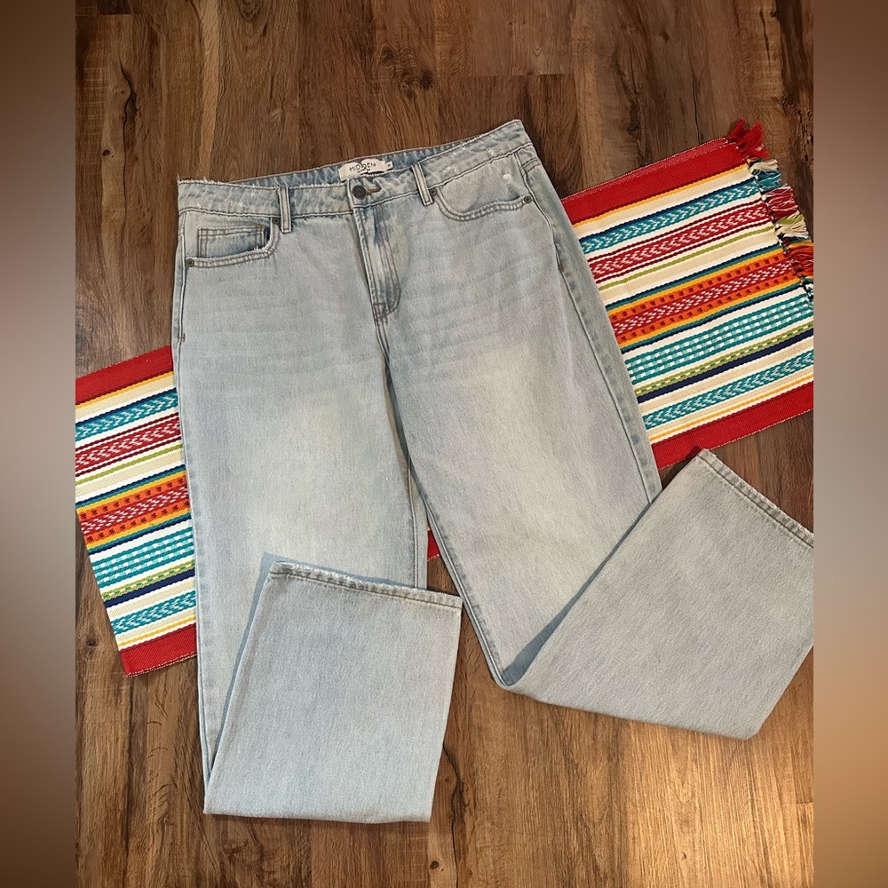 High Rise Light Blue Jeans - Picture 3 of 6